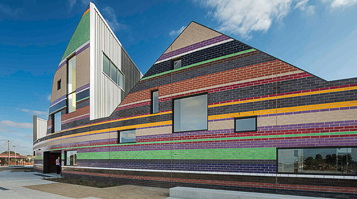 Полосатый учебный комплекс в Мельбурне от бюро McBride Charles Ryan