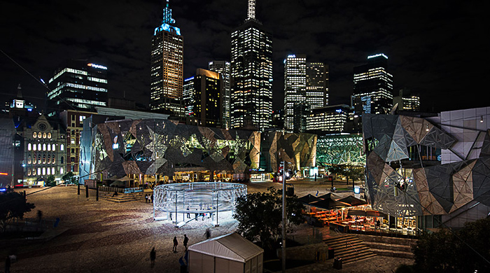 Проект \"Светящиеся линии\" Асифа Хана в Мельбурне