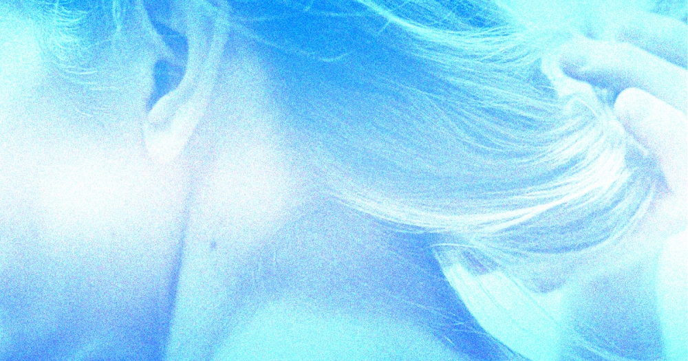 Почему важно обновлять уход за кожей головы весной и как это делать правильно? Отвечает эксперт