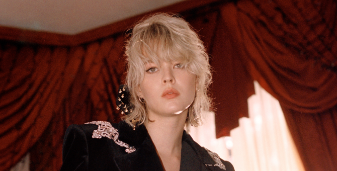 Коллекция Zardozi и Кати Мухиной: бархат, воротнички и вышивка