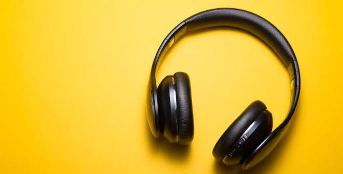 Сервис «Звук» запустил серию подкастов о влиянии музыки на ментальное здоровье