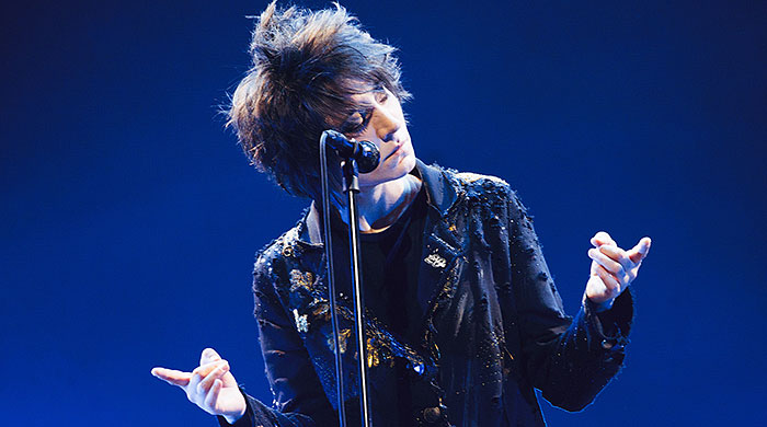 \"Я маленький человек, мне нужно куда-то плыть\": гастрольный тур Земфиры закончился двумя концертами в \"Олимпийском\"