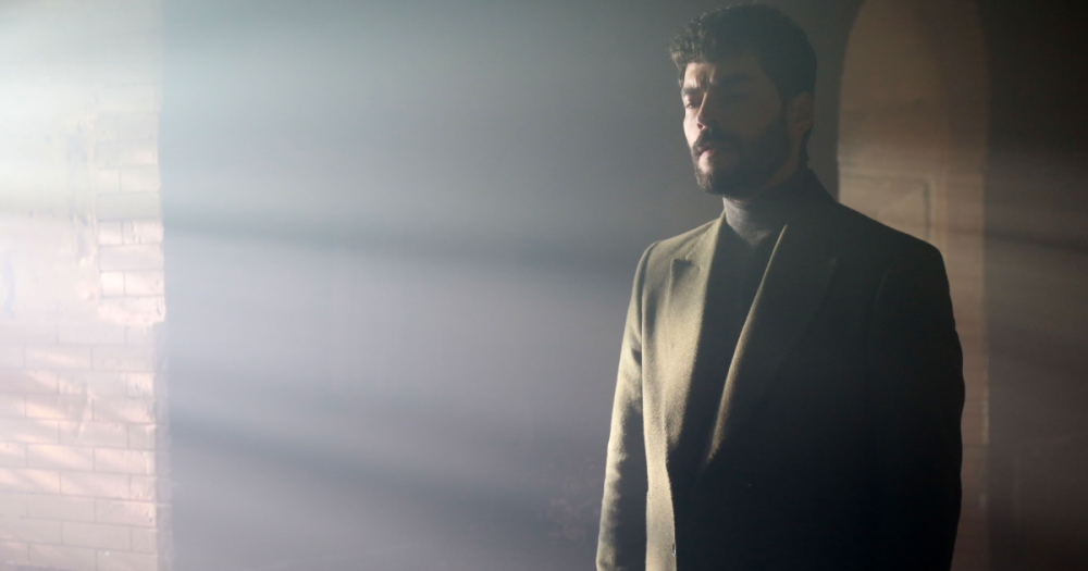 Онлайн-кинотеатр Иви разыгрывает ужин с турецким актером Акыном Акынезю