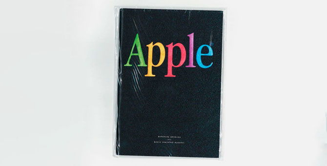 История корпоративной моды Apple теперь собрана в одном зине