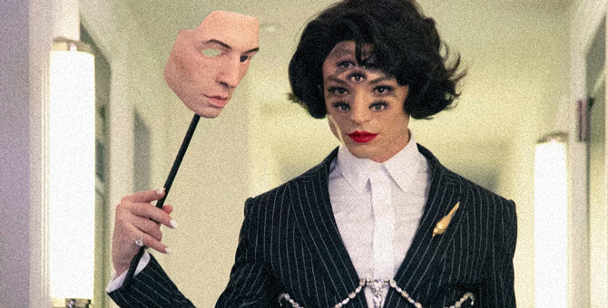 Что значит многоглазый образ Эзры Миллера на Met Gala