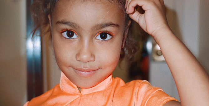 Дочь Канье Уэста показала прототип клог Yeezy