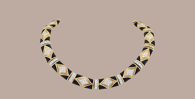 В бутике Van Cleef & Arpels открылась выставка музейных украшений