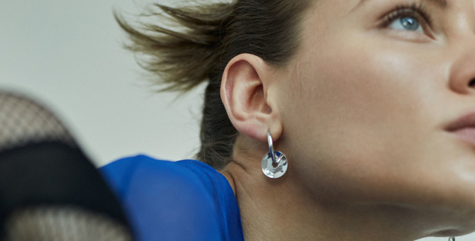 Avgvst выпустил ювелирную коллекцию по мотивам школьных дискотек