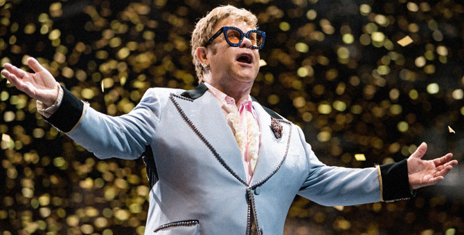 Элтон Джон раскритиковал удаление сцен из «Рокетмена» в России