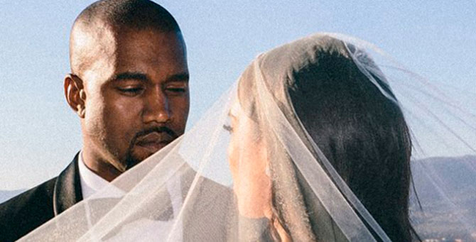 Ким Кардашьян показала фото с примерки свадебного платья