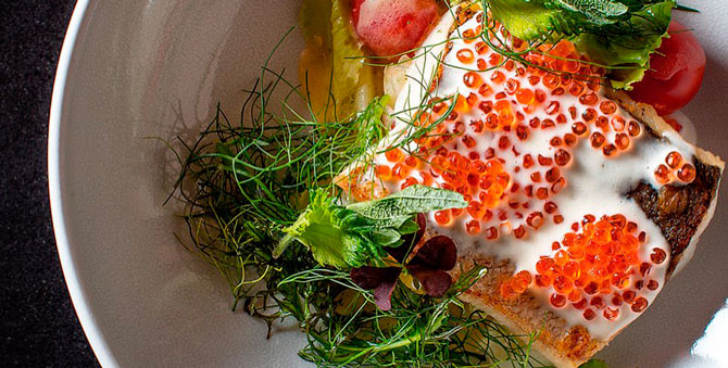 В России число посетителей в ресторанах снизилось на 25% из-за коронавируса