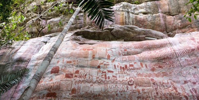 В Колумбии обнаружили наскальные росписи, сравнимые с фресками Cикстинской капеллы