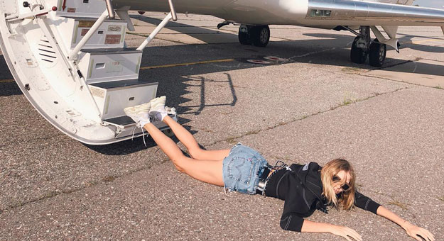 #fallingstars2018: знаменитости падают в инстаграме ради флешмоба