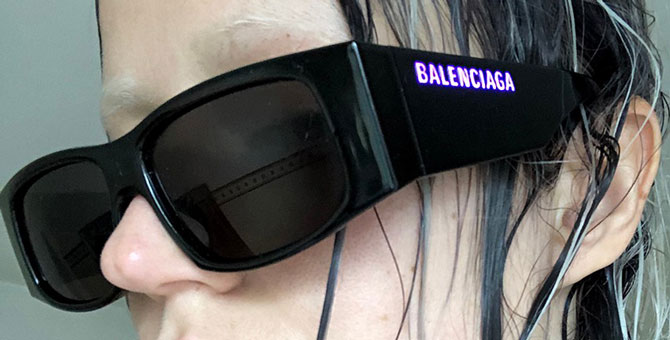 Balenciaga выпустил очки с LED-подсветкой