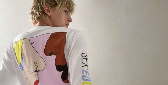 Pull & Bear и Netflix создали коллекцию по сериалу «Половое воспитание»