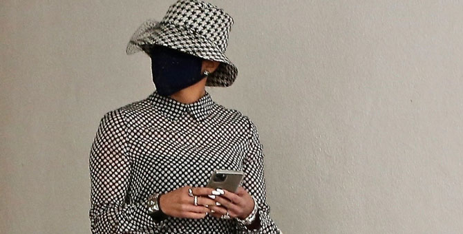 Дженнифер Лопес собрала лук «инкогнито в Dior»