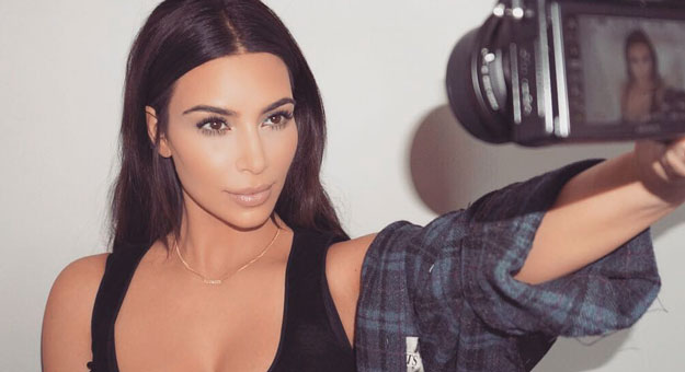 Медики запретили Ким Кардашьян делать селфи
