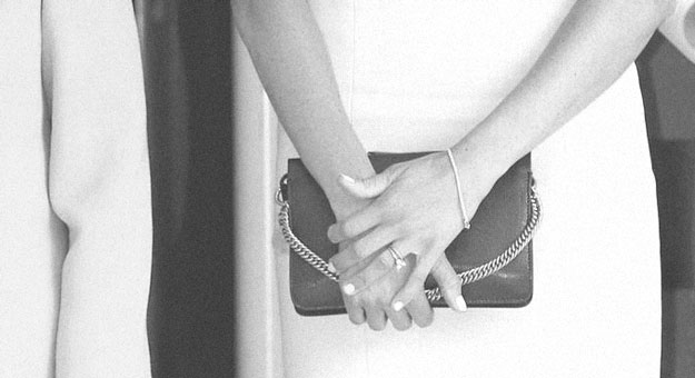 Почему Меган Маркл перестала носить сумки через плечо