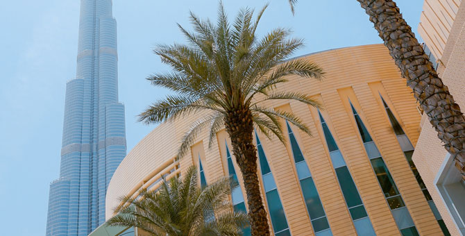 В ОАЭ разрешили пить алкоголь дома и жить вместе до брака, чтобы привлечь туристов