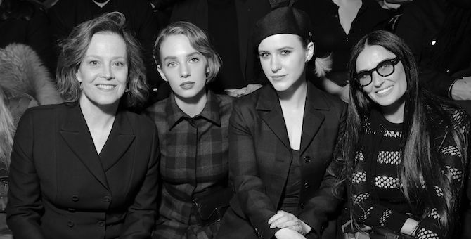 Сигурни Уивер, Кара Делевинь и другие гости показа Dior в Париже