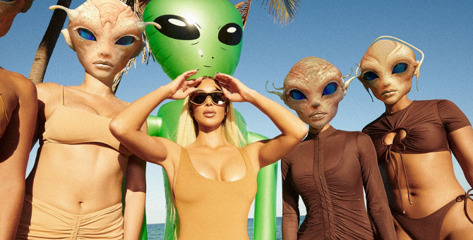 Ким Кардашьян снялась в новой инопланетной кампании Skims