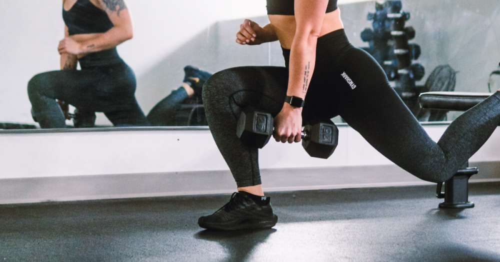 Какая тренировка подойдет тем, кто давно не был в зале? Показывает фитнес-инструктор