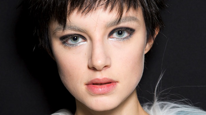 Красота в деталях: образы с показа Emporio Armani