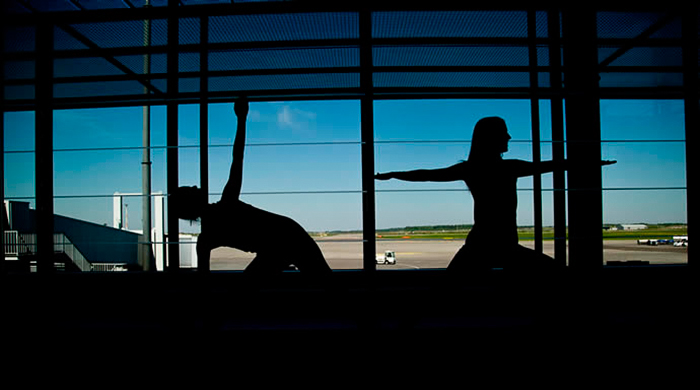 Аэропорт Хельсинки предлагает пассажирам занятия йогой