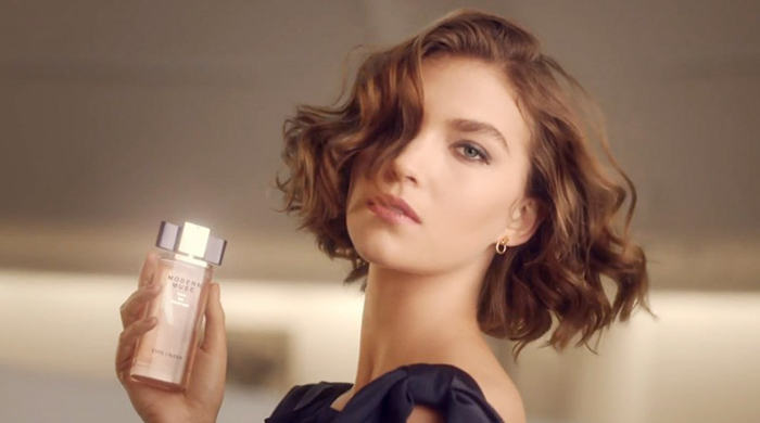 Короткометражка Estée Lauder об Аризоне Мьюз