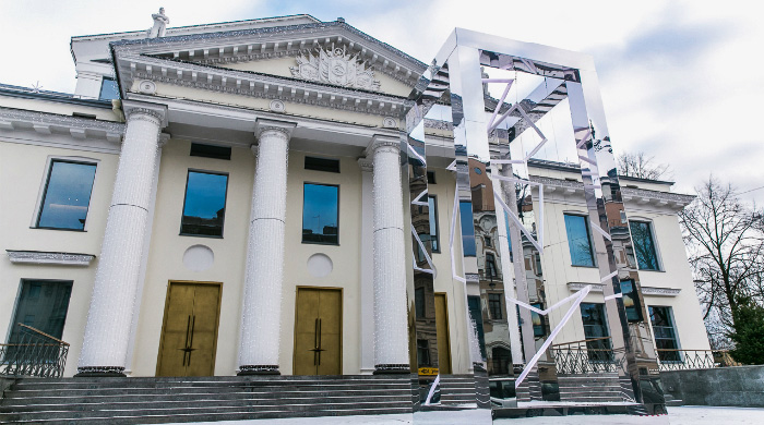 В Петербурге появилась новогодняя елка, посвященная Татлину