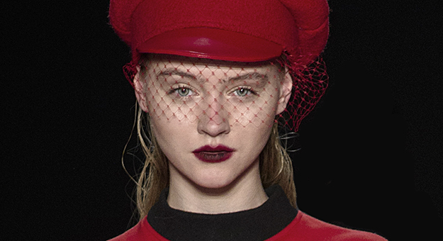 Как повторить макияж губ с неоновым эффектом с показа Daizy Shely