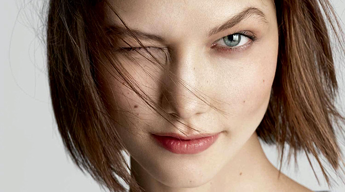 Антигравитационная йога теперь и для лица