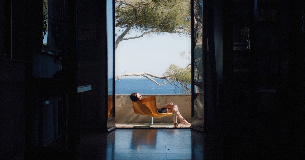 Изъяны общества потребления и летняя меланхолия: какой получилась экранизация романа Франсуазы Саган «Здравствуй, грусть!»