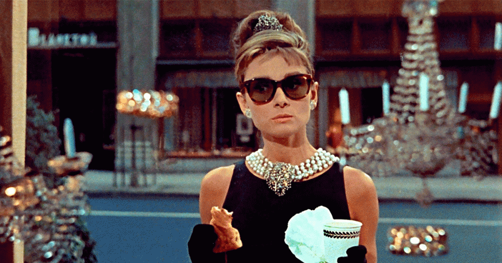 «Завтрак у Тиффани», «Как украсть миллион» и еще 6 фильмов с костюмами Юбера де Живанши