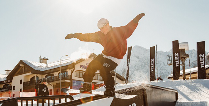 Джиббинг, карвинг и звезды сноубординга: как прошел Tinkoff Rosafest в «Роза Хутор»