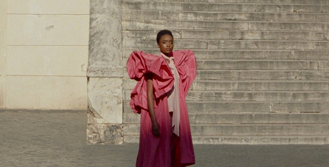 «Нерешительная»: что нужно знать о короткометражке Пьерпаоло Пиччоли и Луки Гуаданьино