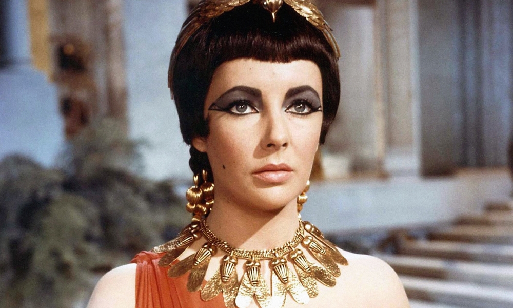 Директор по наследию Дома Bvlgari — о связи бренда с современным искусством и знаменитых клиентках дома