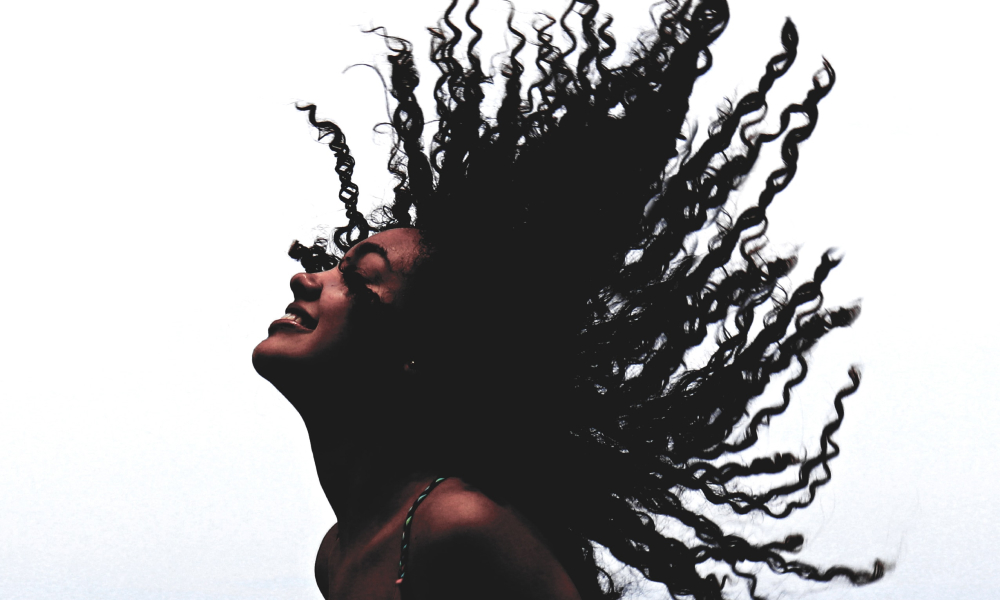 Как ускорить рост волос: 7 советов трихолога