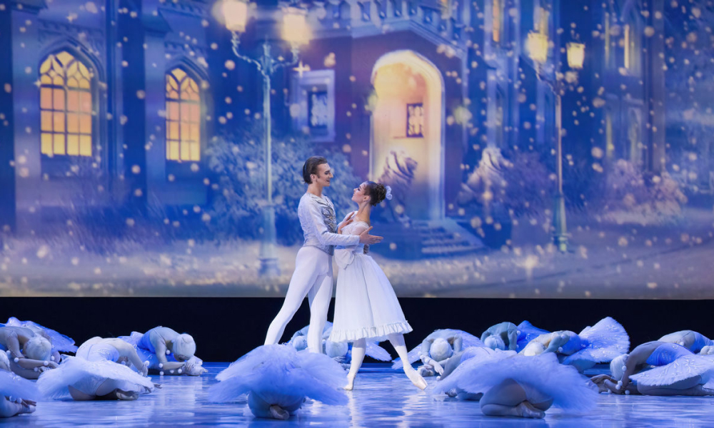 «Щелкунчик», «Ночь перед Рождеством» и «Севильский цирюльник»: новогодние спектакли «Театра в кино» — Выбор BURO.