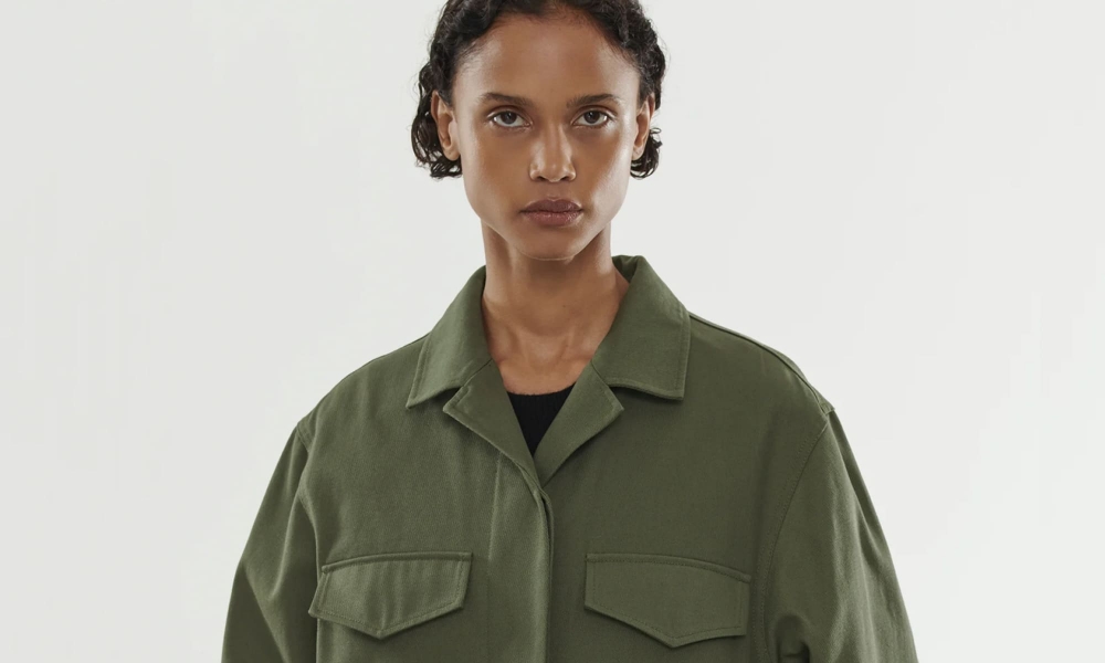 Легкая куртка в армейском стиле — решение на прохладное лето и раннюю осень