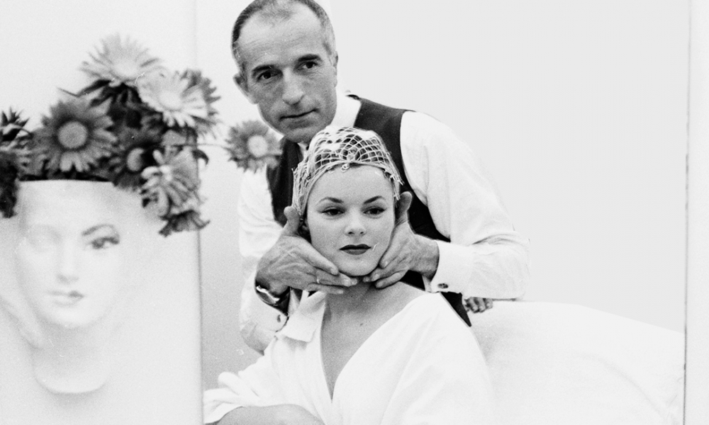 От мытья головы маслами до мобильных студий: история салонов красоты