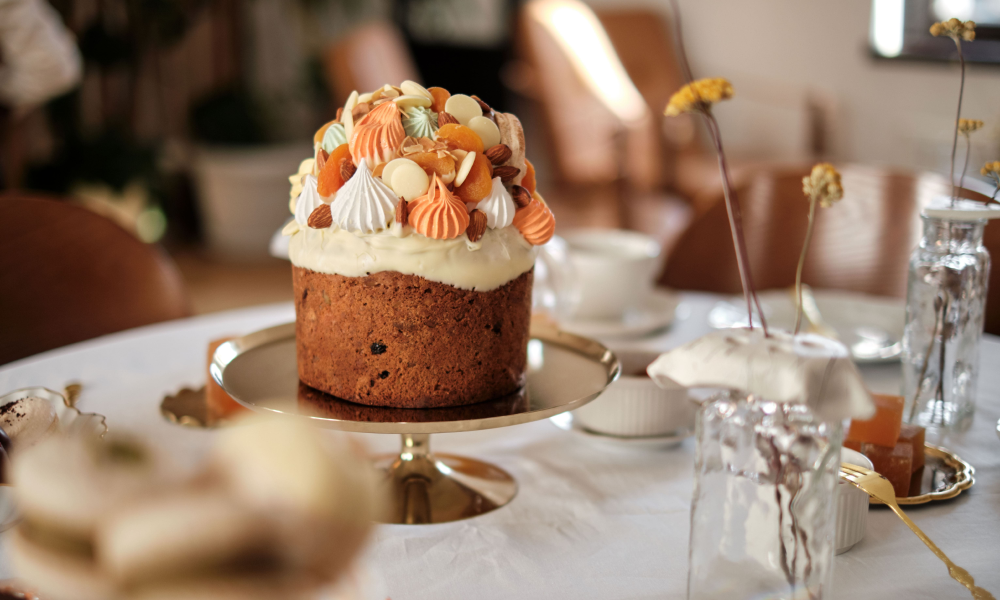 Куличи с малиновым соусом и десерты в виде кроликов: 13 самых интересных пасхальных предложений в Москве