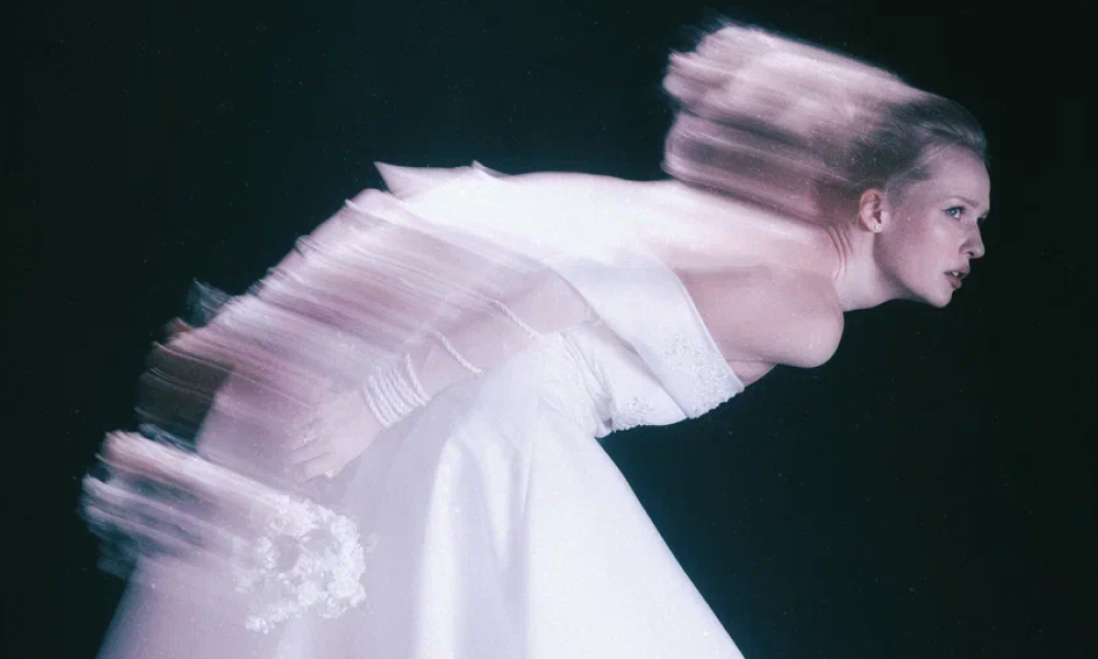 То ли воля, то ли неволя: актриса Елизавета Базыкина — о спектакле «Богатые невесты. Новый сезон»