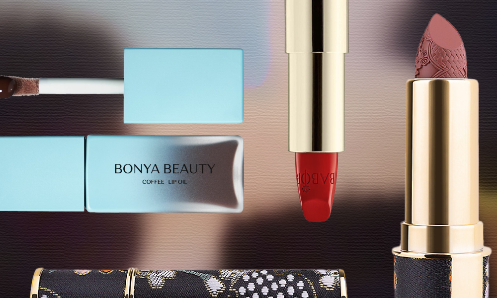 В кофейном, темно-вишневом и цвете спелой клюквы: помады, масла и блески для губ на осень 2025