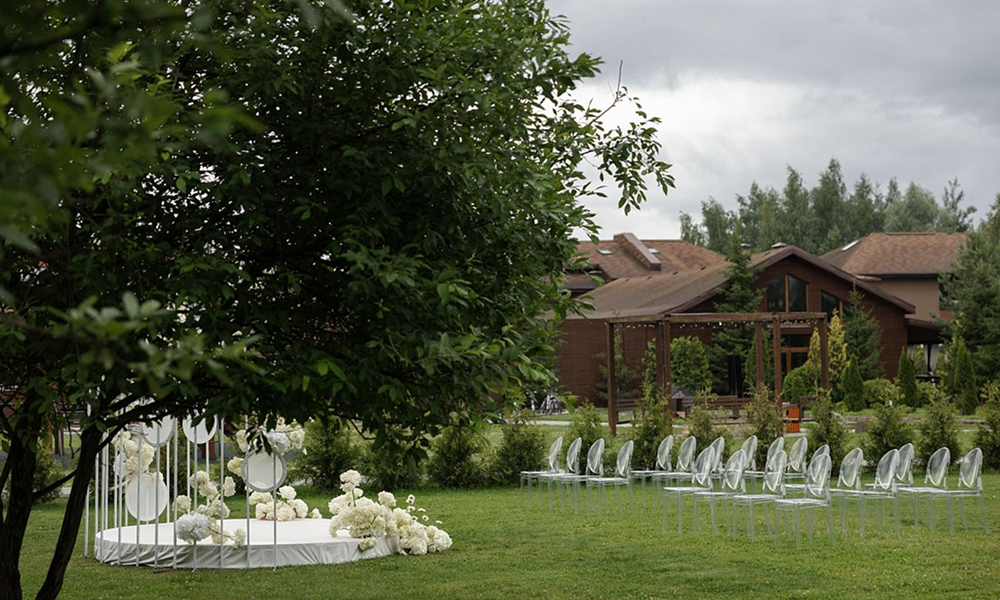 Artiland и Palmira Garden: 7 локаций для камерной свадьбы как в «Американской истории любви»