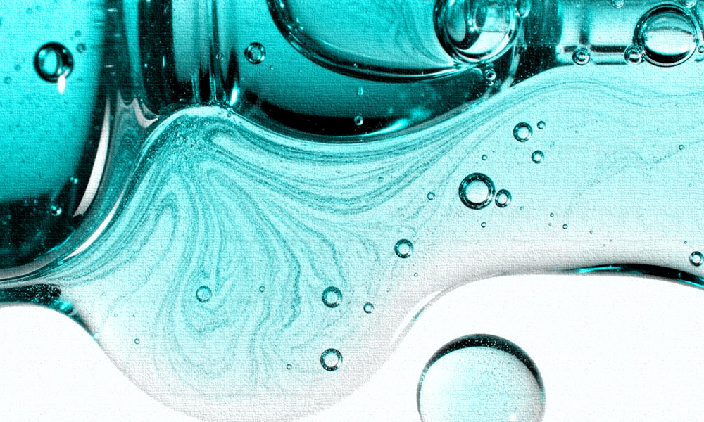 С витаминами, ниацинамидом и гиалуроновой кислотой: 8 легких сывороток на весну