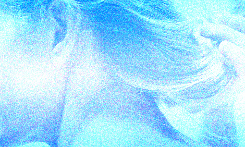 Почему важно обновлять уход за кожей головы весной и как это делать правильно? Отвечает эксперт