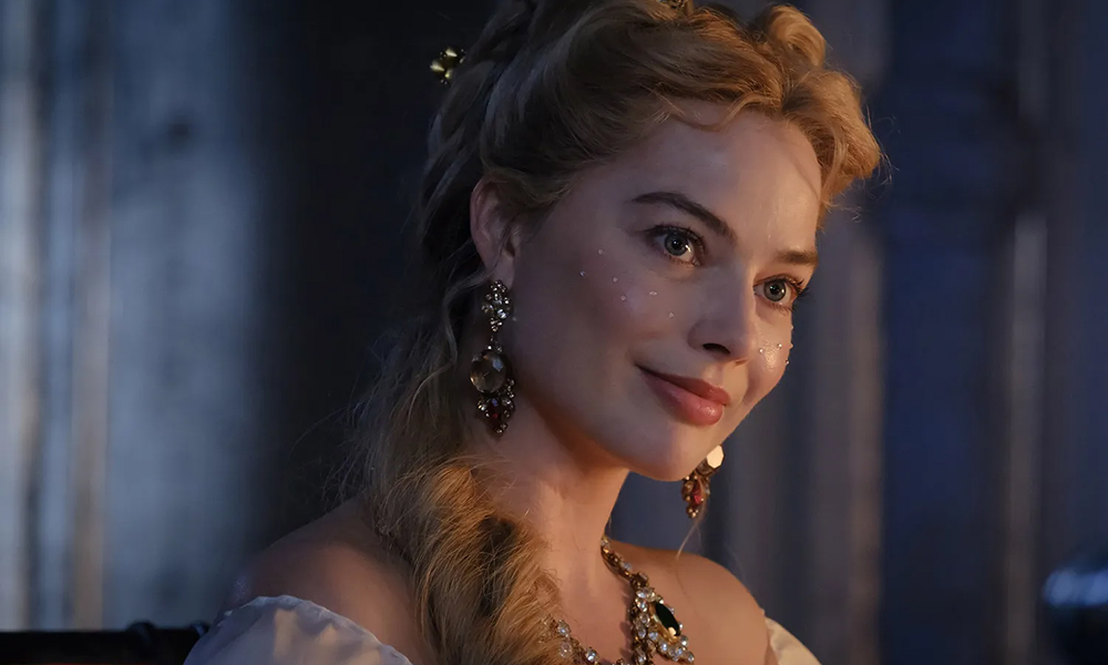 Как повторить прически Марго Робби из «Грозового перевала»? Туториал от стилистов