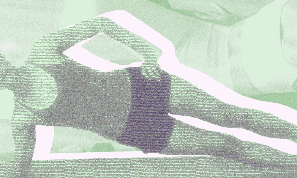 Как заниматься силовыми тренировками без гантелей и штанг? Показывает тренер