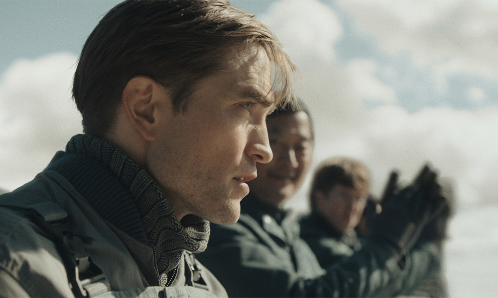 Ценность каждой жизни, колонизаторство и власть в руках идиотов: о чем размышляет Пон Джун-хо в фильме «Микки 17»